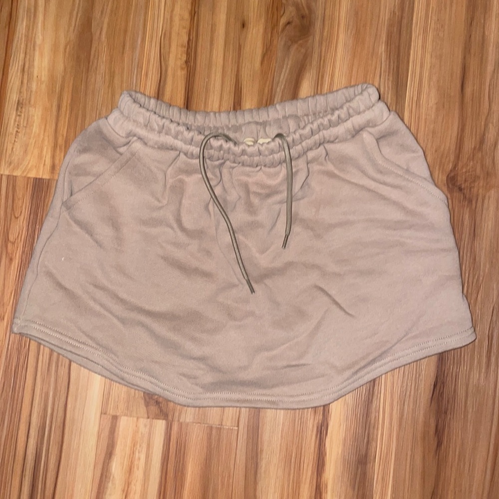 Tan skort
